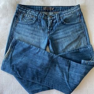 Frankie B. Bootcut Legs